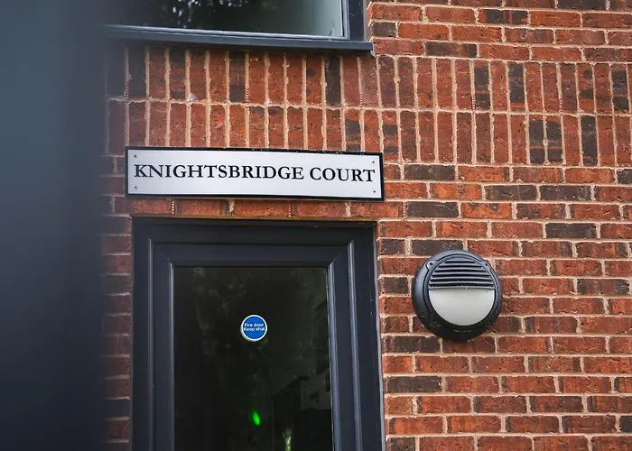 City Centre 2-Bed - New - Free Wi-Fi - Central